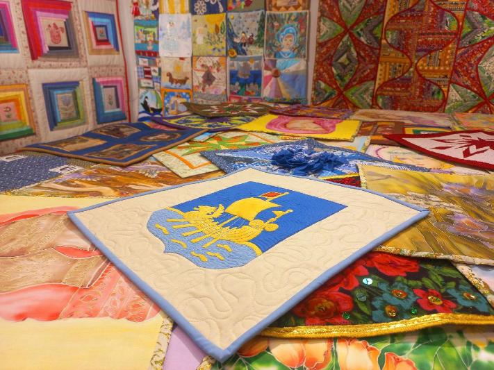 В Костромском музее-заповеднике продолжается создание «Юбилейного одеяла для Костромской области»  
