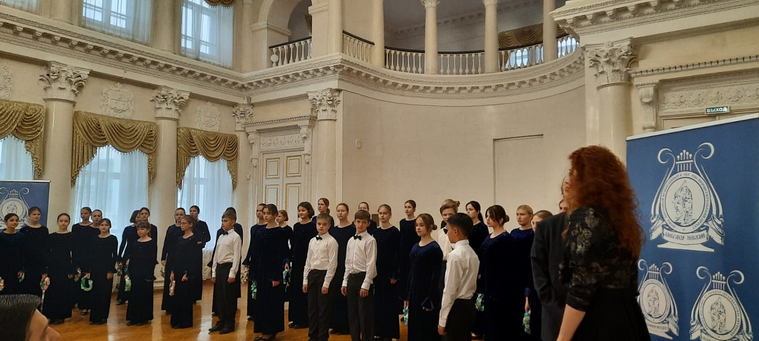 Прекрасные голоса в Дворянском собрании