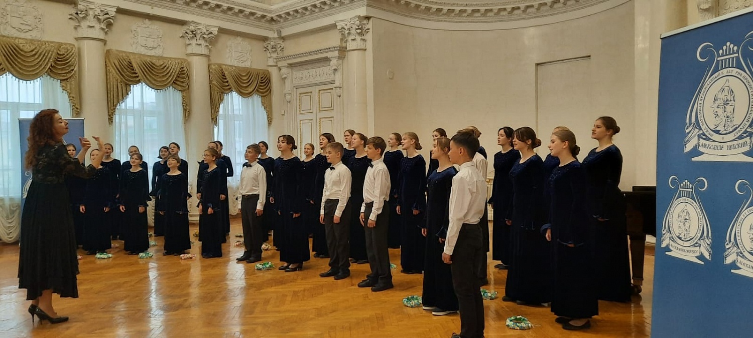 Прекрасные голоса в Дворянском собрании