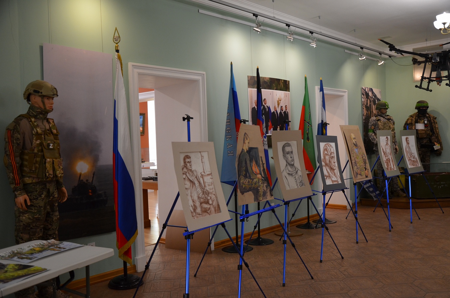 Костромские художники на передовой создают портреты участников спецоперации