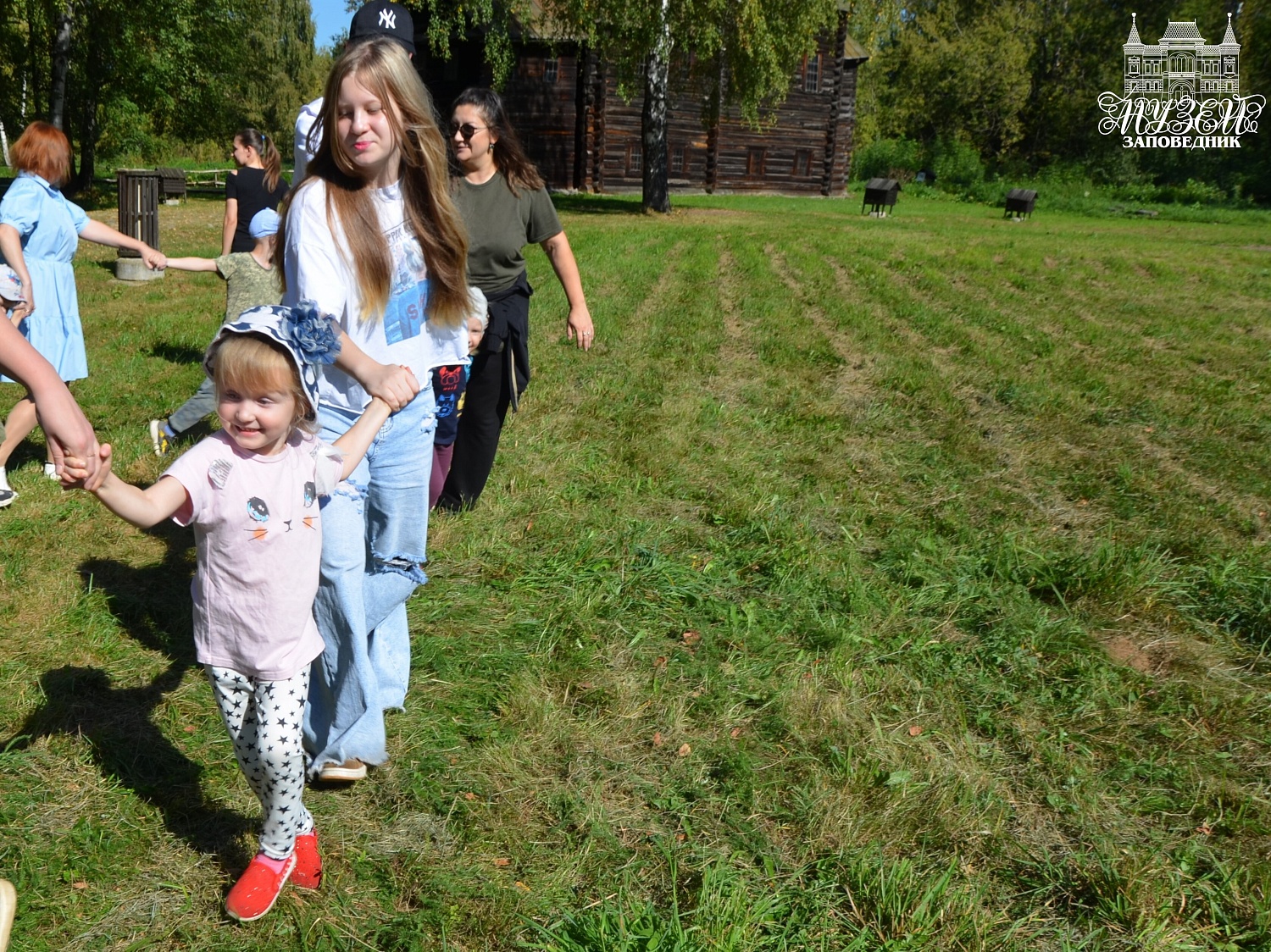 Семейный фестиваль «Карусель народных игр»: фотоотчёт