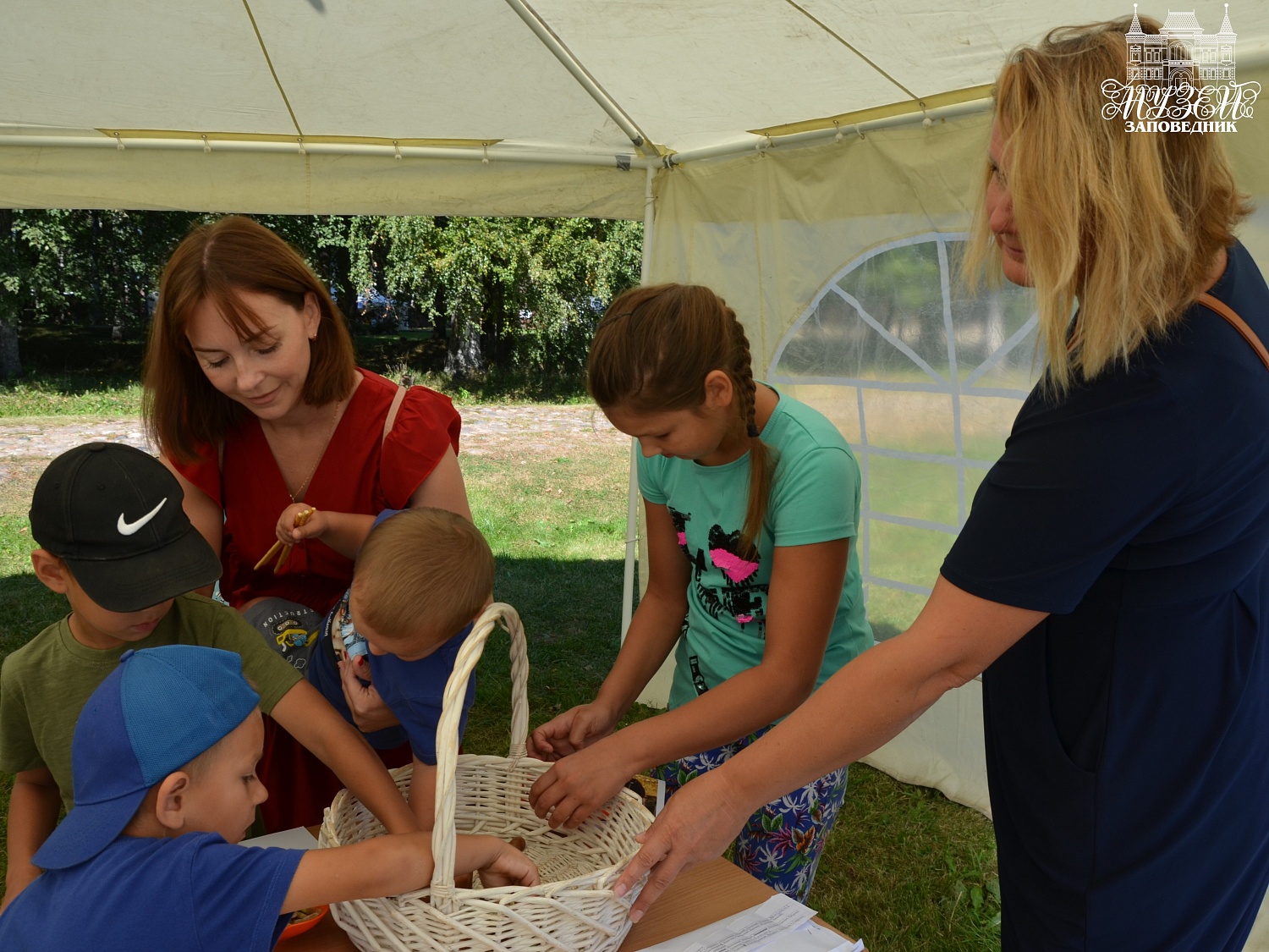 Семейный фестиваль «Карусель народных игр»: фотоотчёт