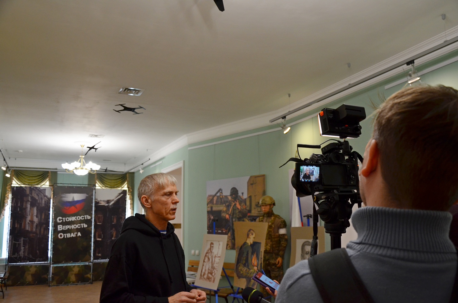 Костромские художники на передовой создают портреты участников спецоперации