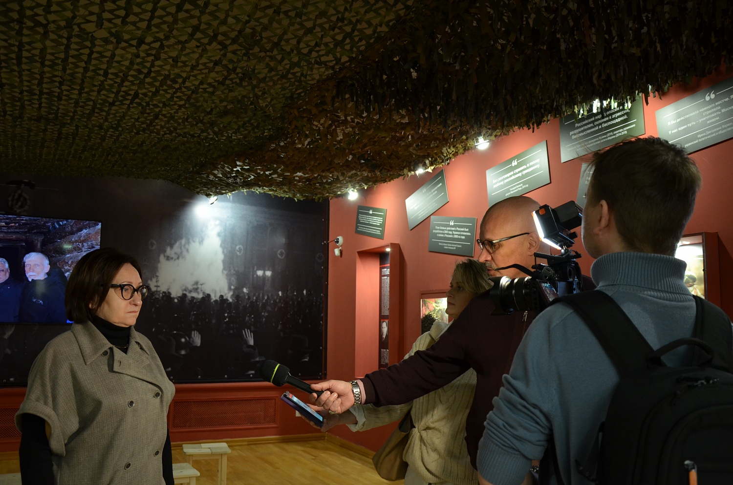 Костромские художники на передовой создают портреты участников спецоперации