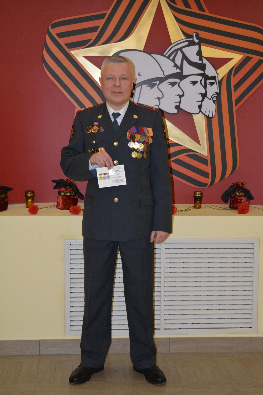 Губернатор вручил знак отличия сотруднику музея