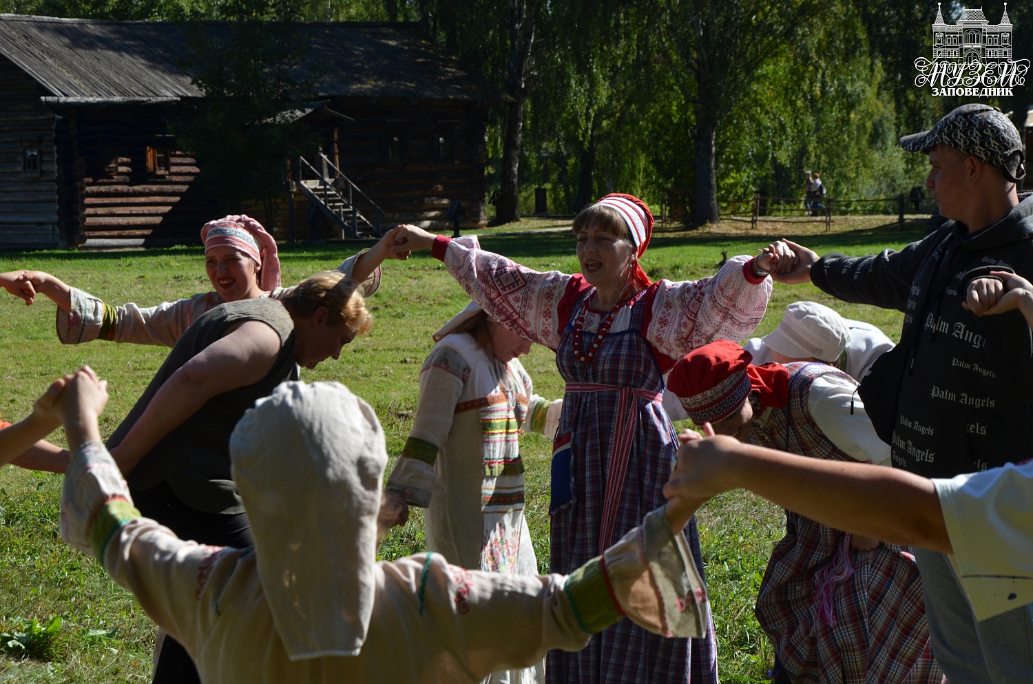 Семейный фестиваль «Карусель народных игр»: фотоотчёт