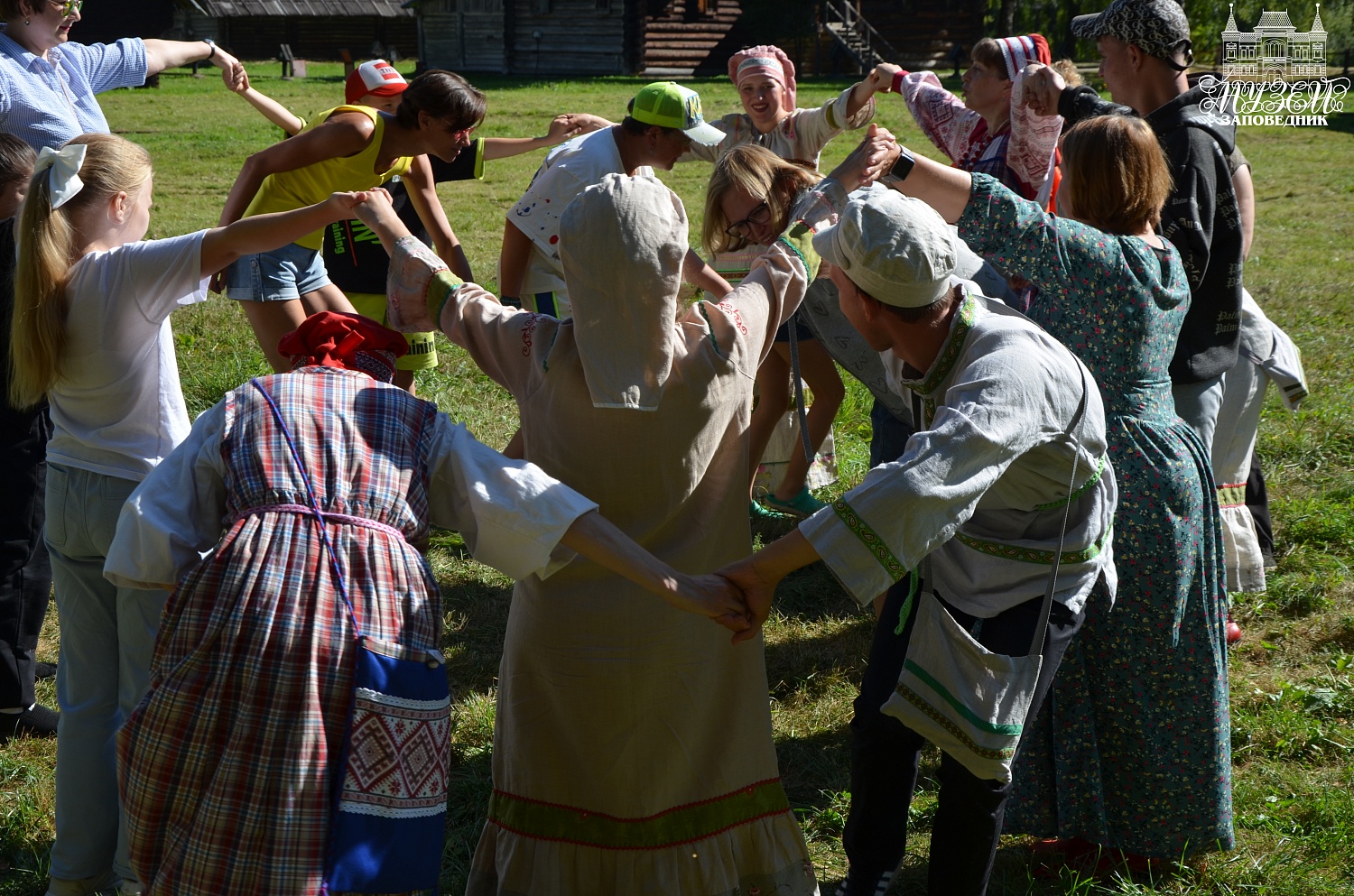 Семейный фестиваль «Карусель народных игр»: фотоотчёт