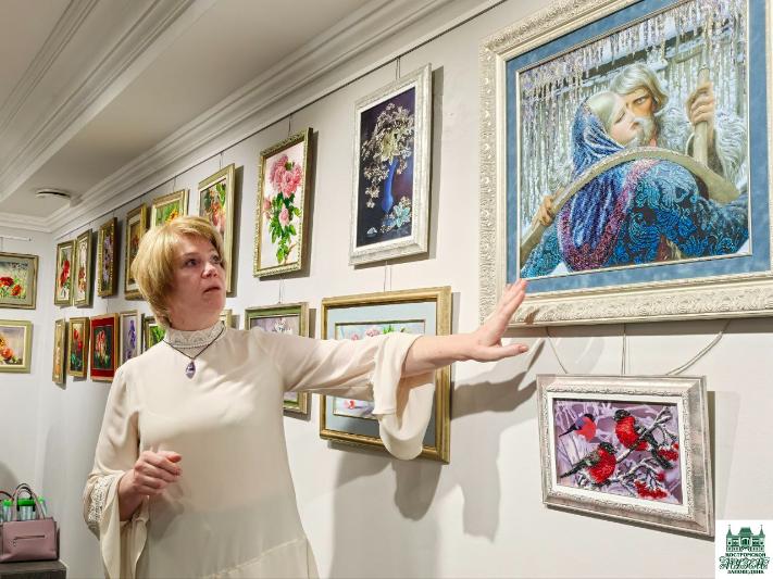 В Костромской музее-заповеднике покажут изделия, вышитые бисером, кружевом и золотой нитью