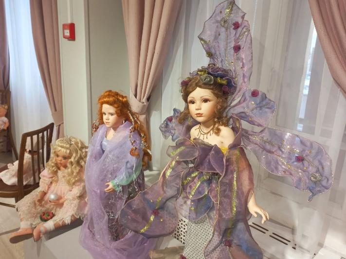 Сказочный мир кукол в Костромском музее-заповеднике заиграл новогодними красками