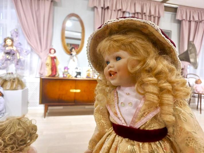Обновленному музею кукол в Усадьбе Вознесенской исполнился год!