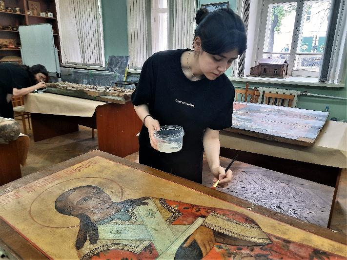 В Костромском музее-заповеднике впервые проходят реставрационную практику студенты МГАХИ им. Сурикова