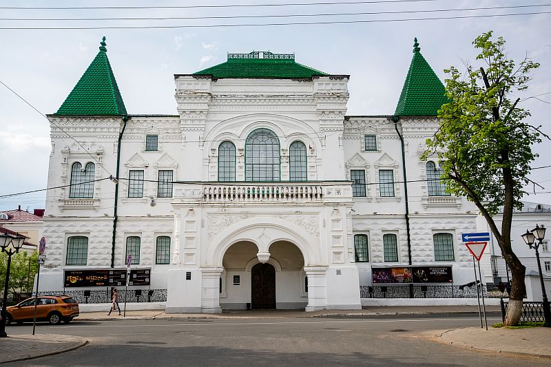 Романовский музей и Дворянское собрание
