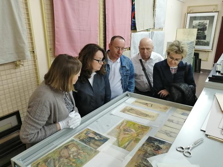 Белорусские участники Международного круглого стола познакомились с творчеством Ефима Честнякова в Костромском музее-заповеднике