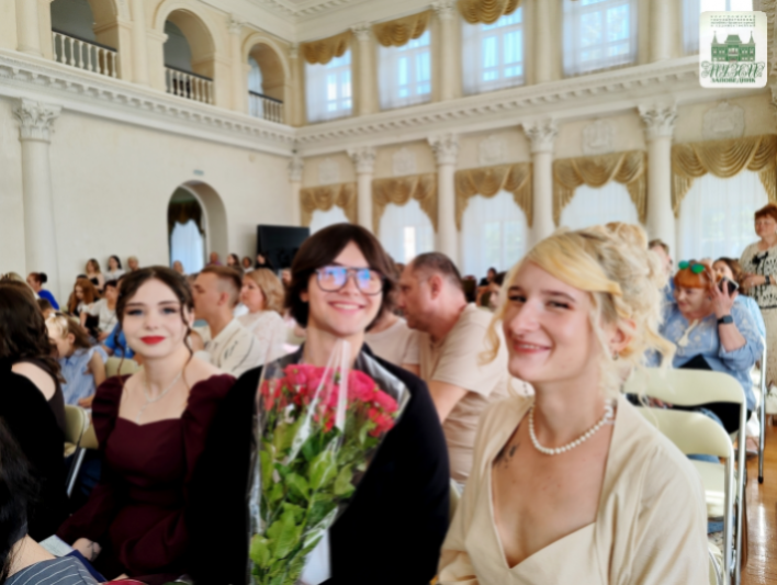 Выпускные в Белом зале Музея костромского дворянства